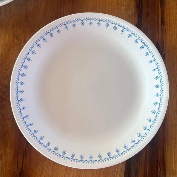 Corelle Dinner Plate with Blue Snowflake Border Set of 7 - Picture 8 of 10